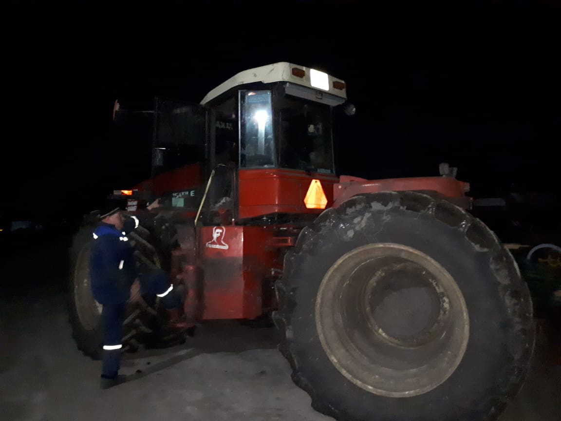 Установка гидравлического автопилота на трактор Buhler Versatile 2375 и подруливающего устройства на опрыскиватель Туман 2 в Ульяновской области