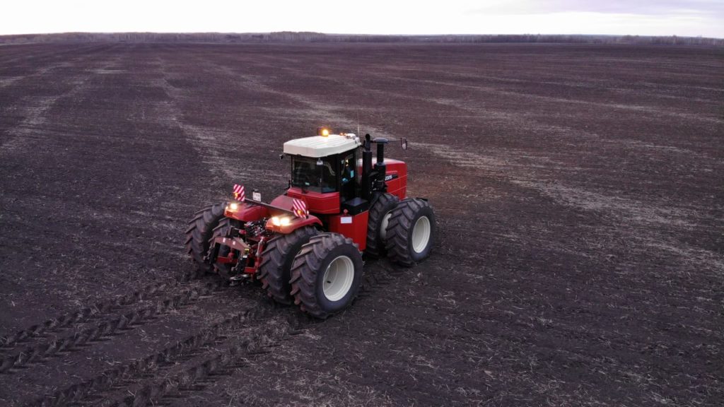 Установку гидравлического автопилота Trimble на базе современного дисплея GFX-750 на трактор РСМ 2375 в Самарской области, в Пестравском районе у известного Самарского Агроблогера Дмитрия Гаврилова